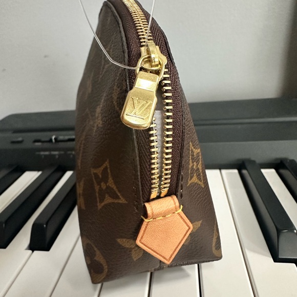 Cosmetic —Louis Vuitton - Picture 3 of 6